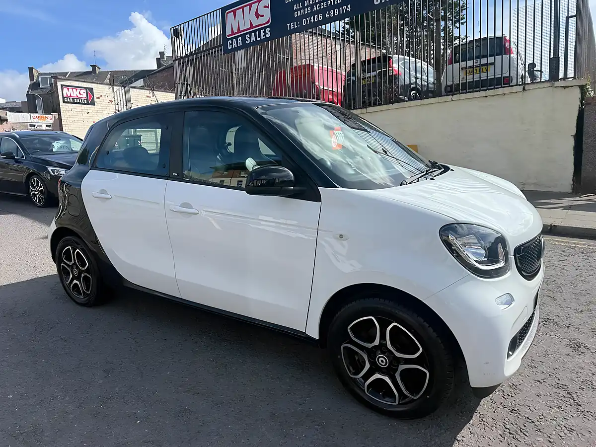 Used 2017 Smart Forfour Prime (premium Plus) White - Interior and Exterior details 2