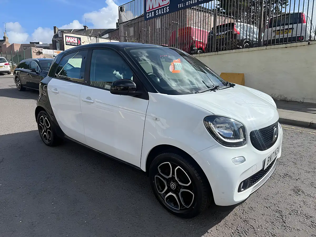 Used 2017 Smart Forfour Prime (premium Plus) White - Interior and Exterior details 3