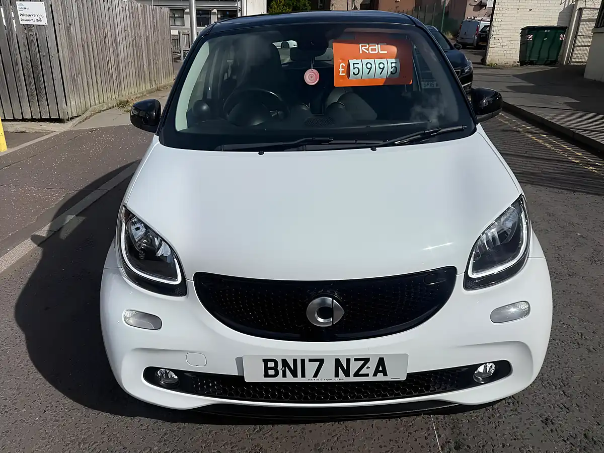 Used 2017 Smart Forfour Prime (premium Plus) White - Interior and Exterior details 4