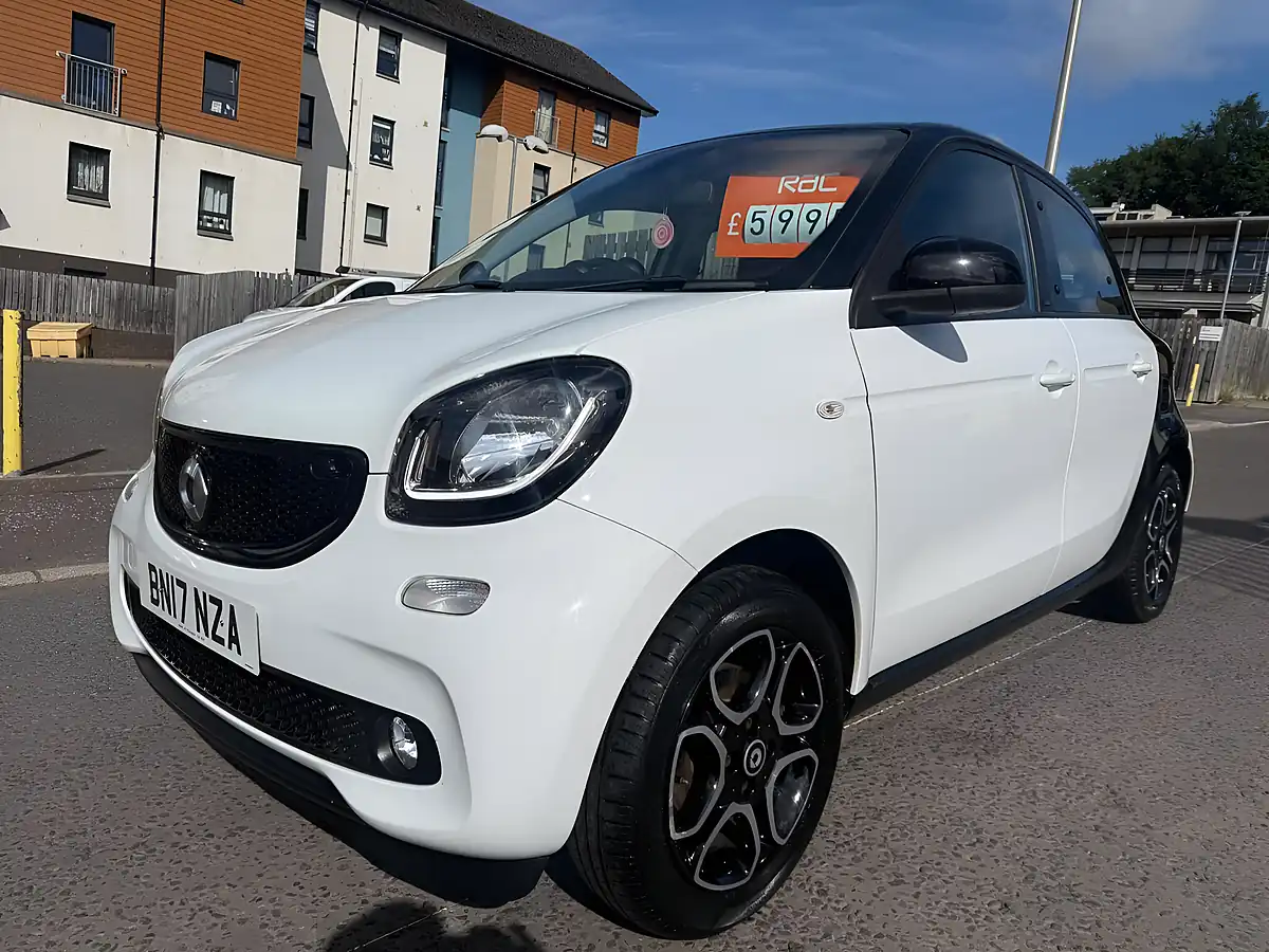 Used 2017 Smart Forfour Prime (premium Plus) White - Interior and Exterior details 5