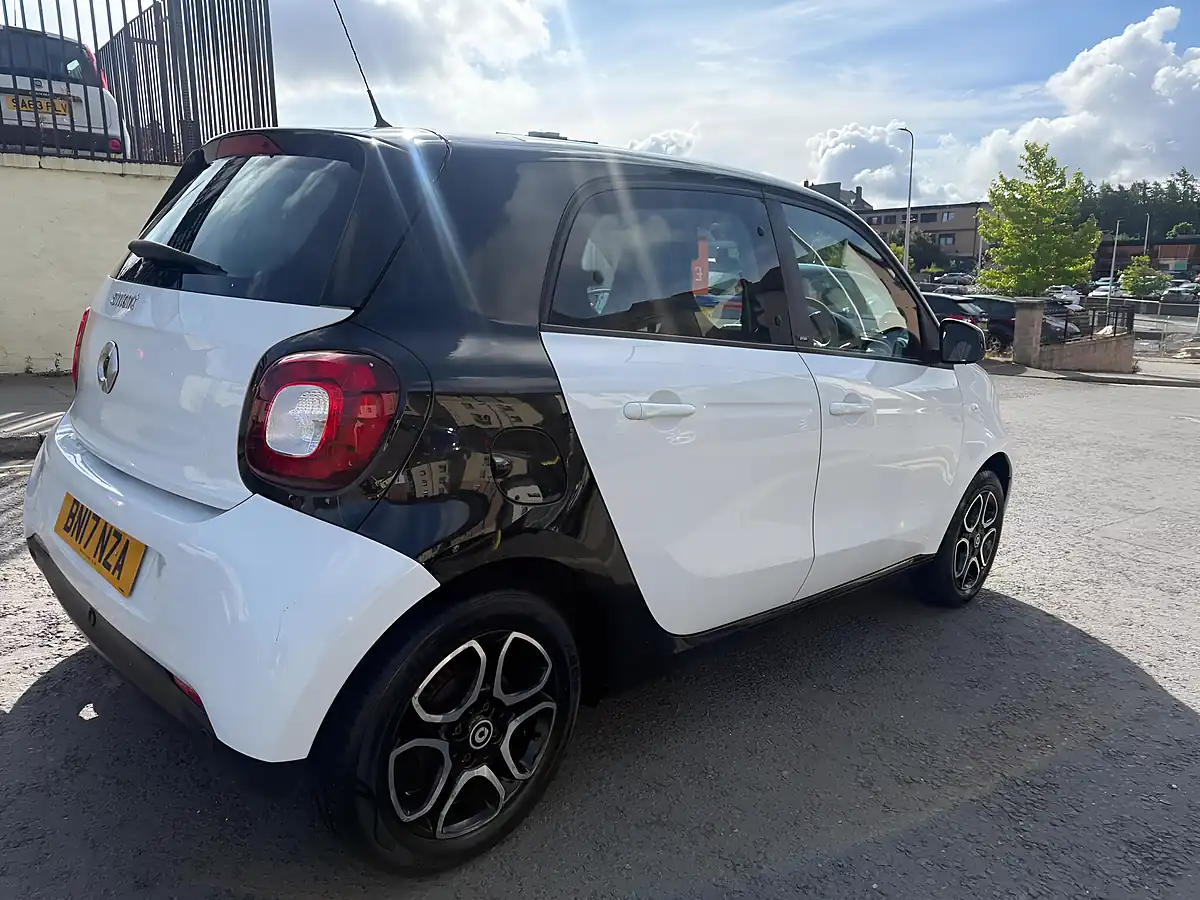 Used 2017 Smart Forfour Prime (premium Plus) White - Interior and Exterior details 6