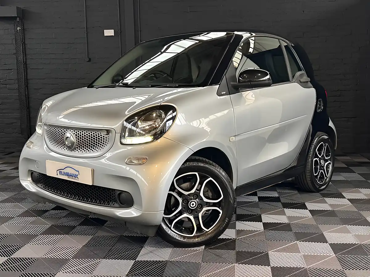 Used 2017 Smart Fortwo Prime Premium Cool Silver - Front View