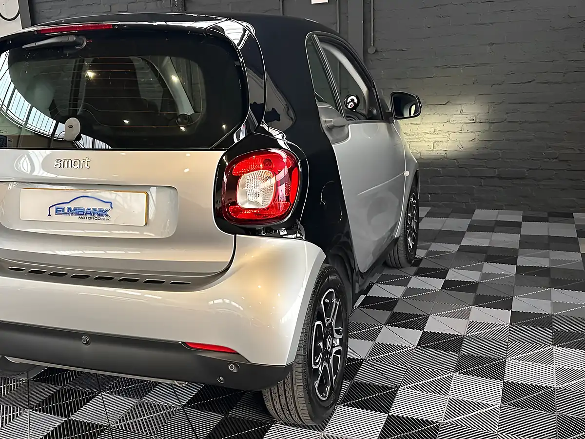 Used 2017 Smart Fortwo Prime Premium Cool Silver - Interior and Exterior details 15
