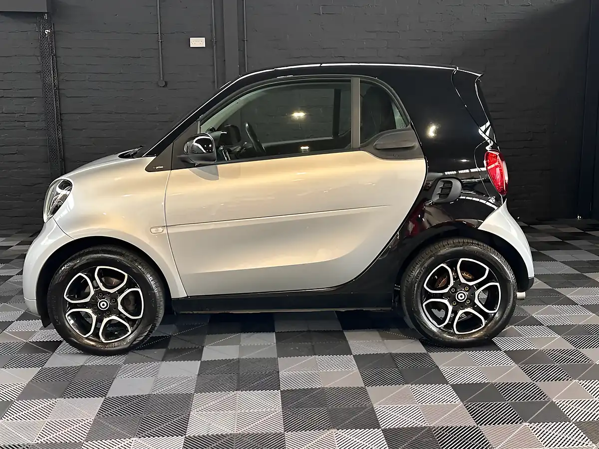 Used 2017 Smart Fortwo Prime Premium Cool Silver - Interior and Exterior details 6