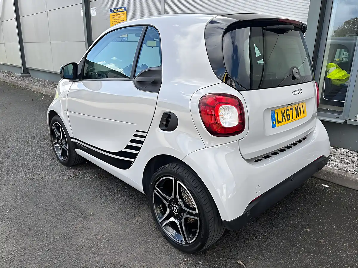 Used 2017 Smart Fortwo Prime (premium Plus) Black - Interior and Exterior details 12