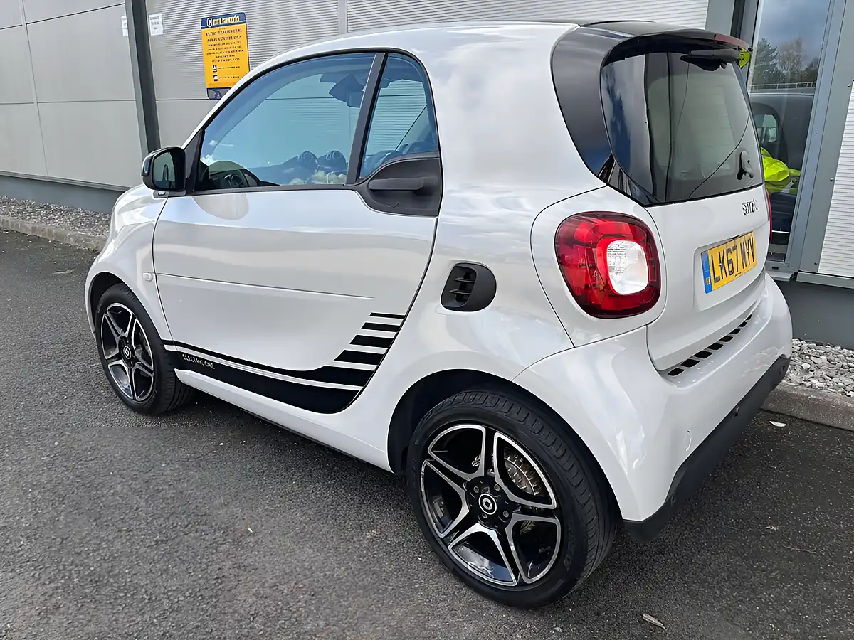 Used 2017 Smart Fortwo Prime (premium Plus) Black - Interior and Exterior details 13