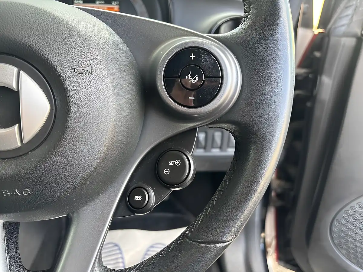 Used 2017 Smart Fortwo Prime (premium Plus) Black - Interior and Exterior details 15
