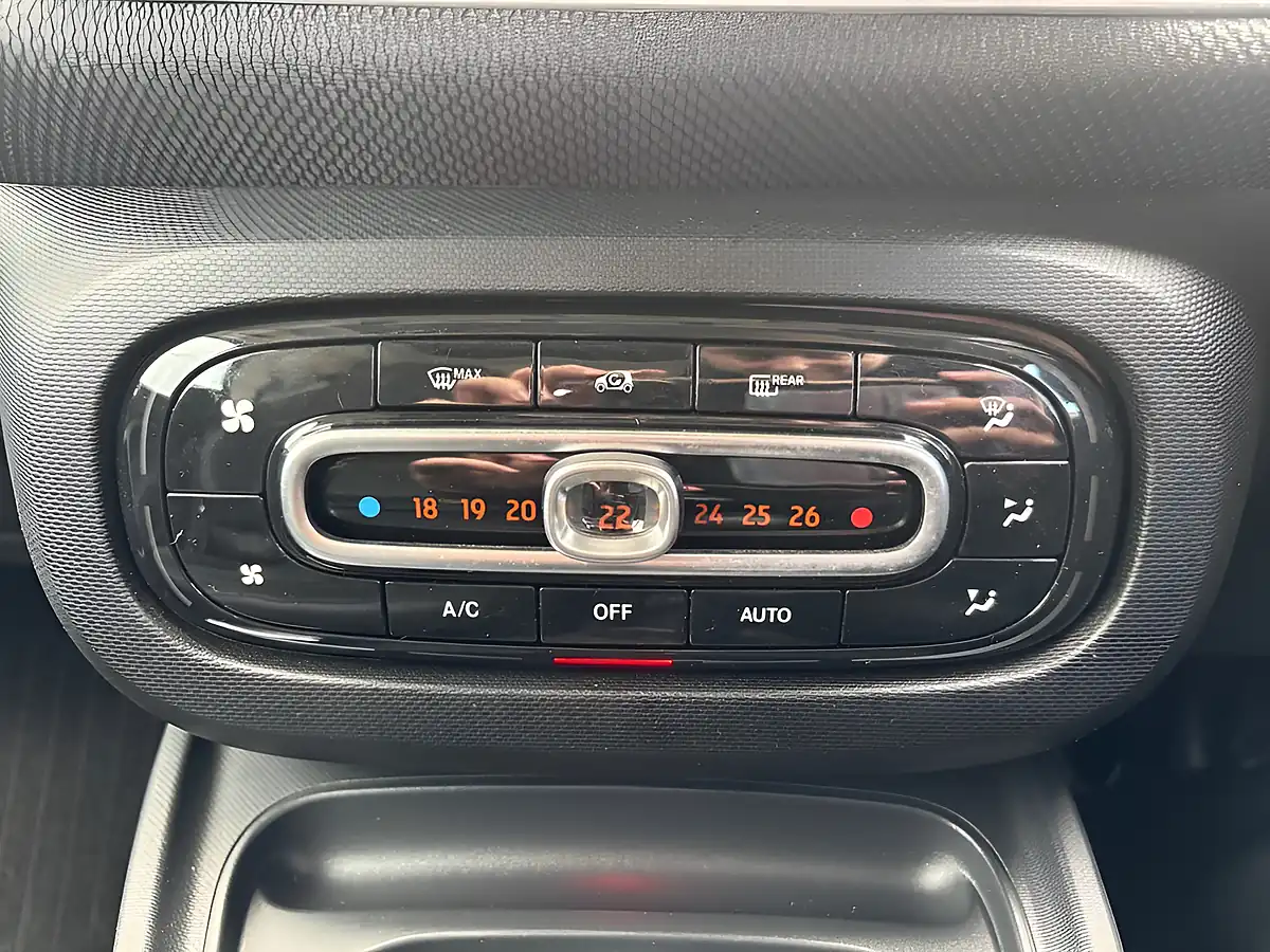 Used 2017 Smart Fortwo Prime (premium Plus) Black - Interior and Exterior details 17