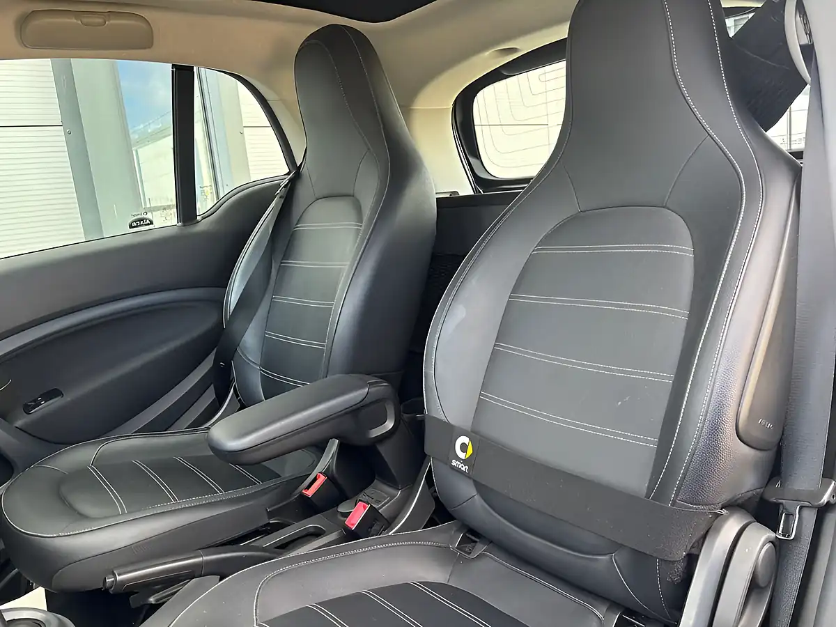 Used 2017 Smart Fortwo Prime (premium Plus) Black - Interior and Exterior details 19