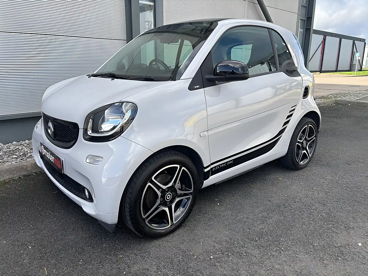 Used 2017 Smart Fortwo Prime (premium Plus) Black - Interior and Exterior details 6