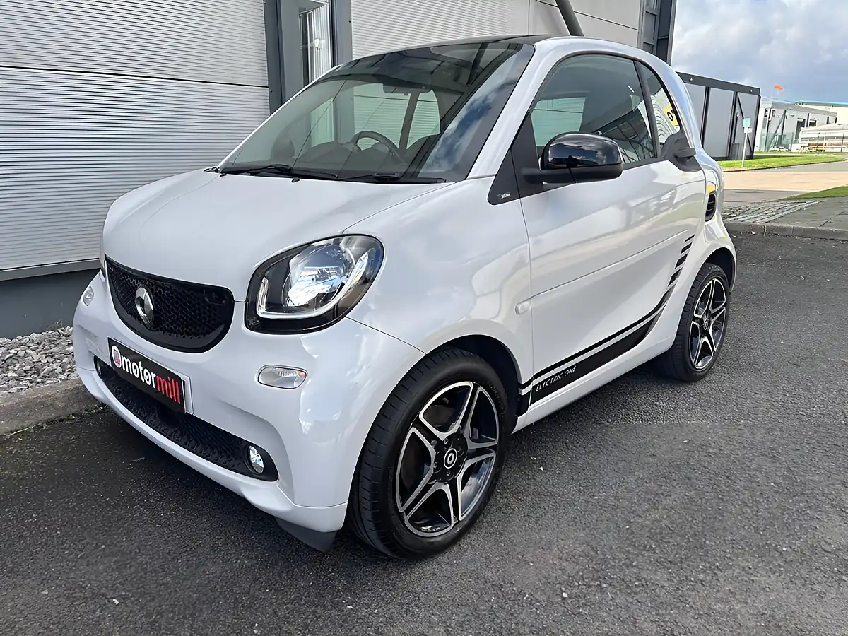 Used 2017 Smart Fortwo Prime (premium Plus) Black - Interior and Exterior details 7