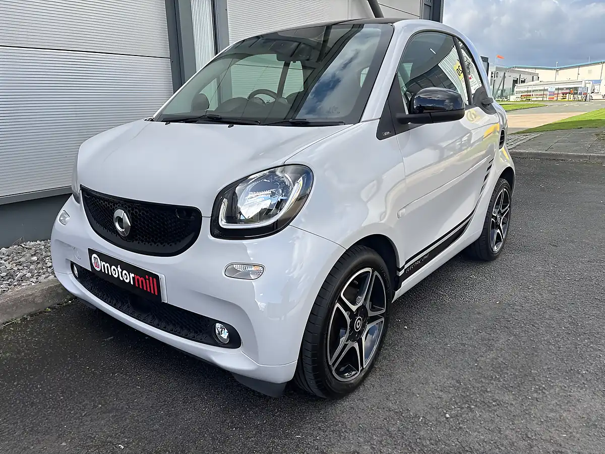 Used 2017 Smart Fortwo Prime (premium Plus) Black - Interior and Exterior details 8