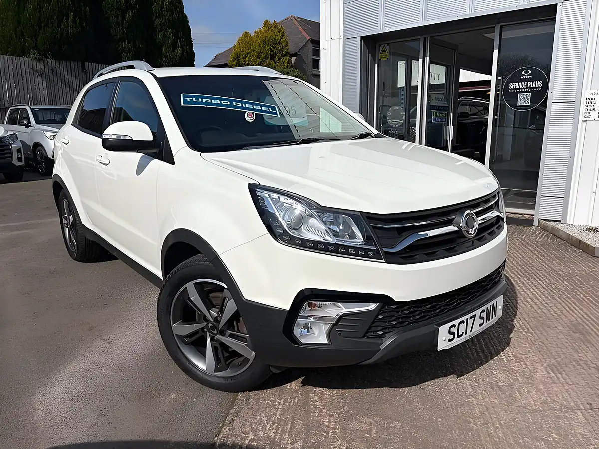 Used 2017 Ssangyong Korando Elx Grand White - Front View
