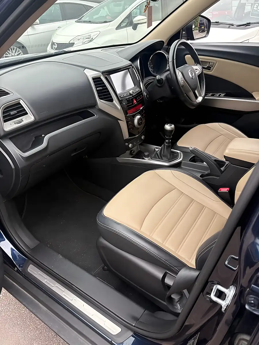 Used 2017 Ssangyong Tivoli Elx Red Edition Blue - Interior and Exterior details 5