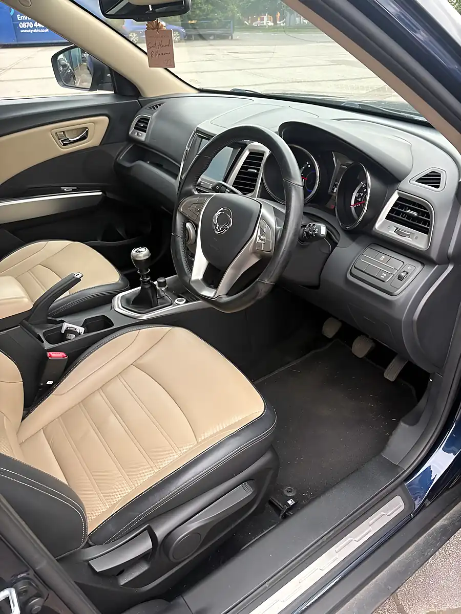 Used 2017 Ssangyong Tivoli Elx Red Edition Blue - Interior and Exterior details 9