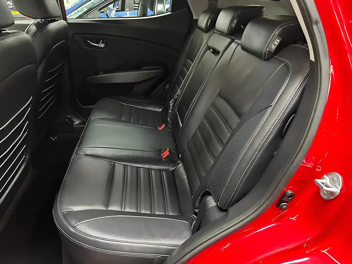 Used 2017 Ssangyong Tivoli Elx Red - Interior and Exterior details 15
