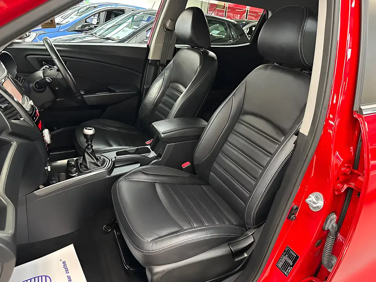 Used 2017 Ssangyong Tivoli Elx Red - Interior and Exterior details 16
