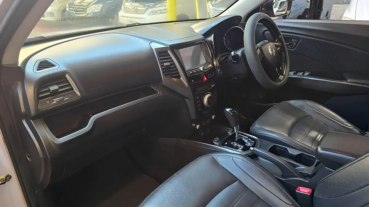 Used 2017 Ssangyong Tivoli Xlv Elx Silver - Interior and Exterior details 11