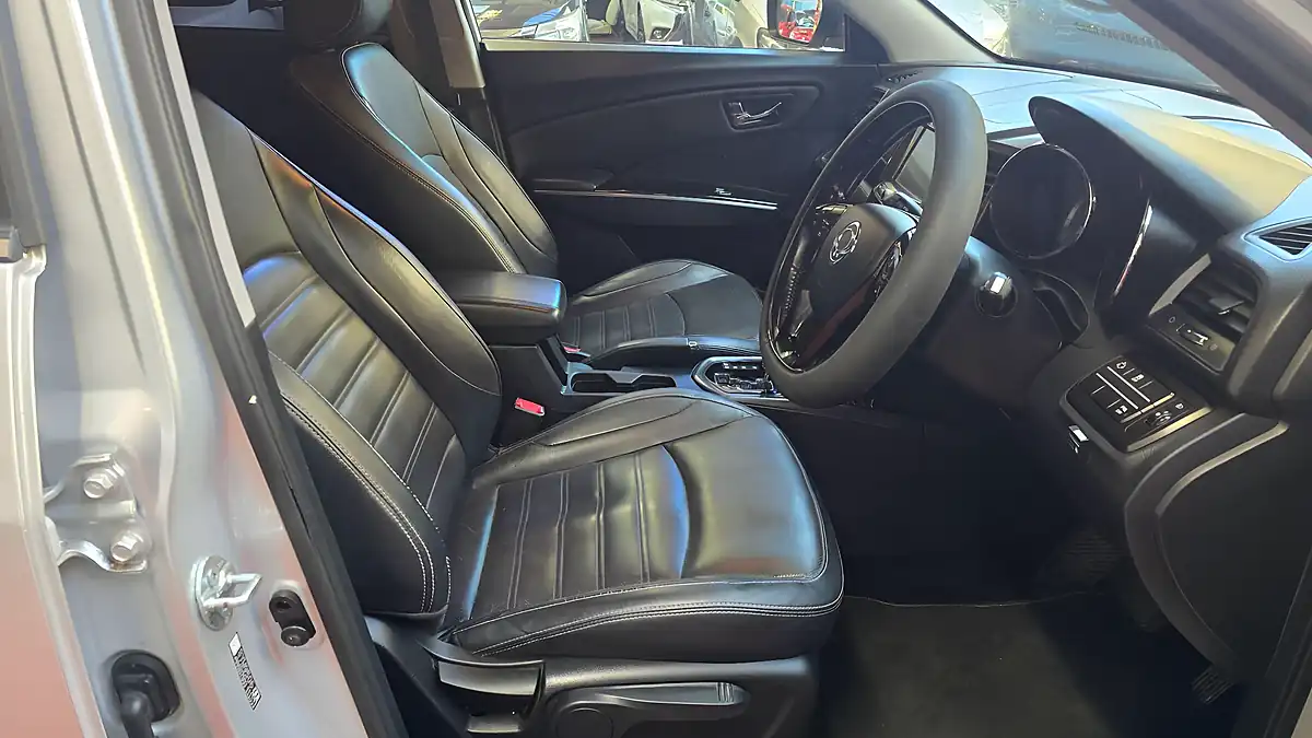 Used 2017 Ssangyong Tivoli Xlv Elx Silver - Interior and Exterior details 5