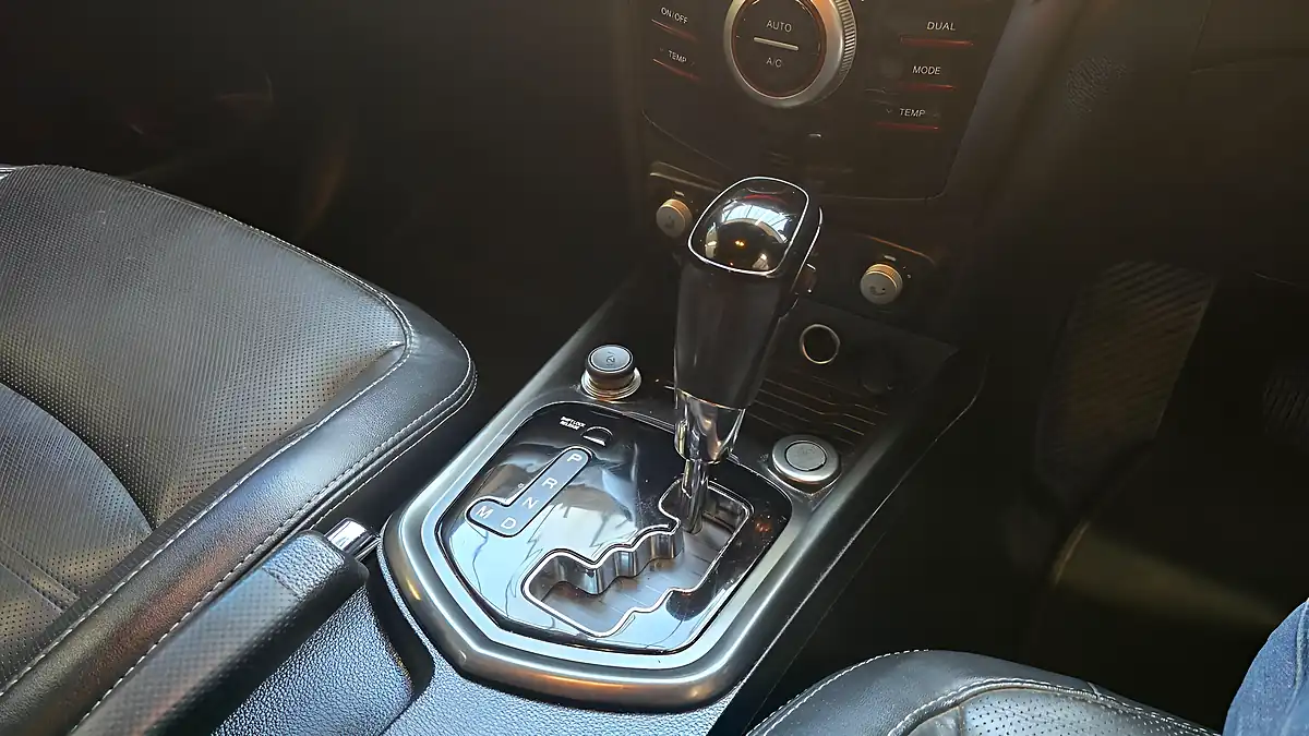 Used 2017 Ssangyong Tivoli Xlv Elx Silver - Interior and Exterior details 9