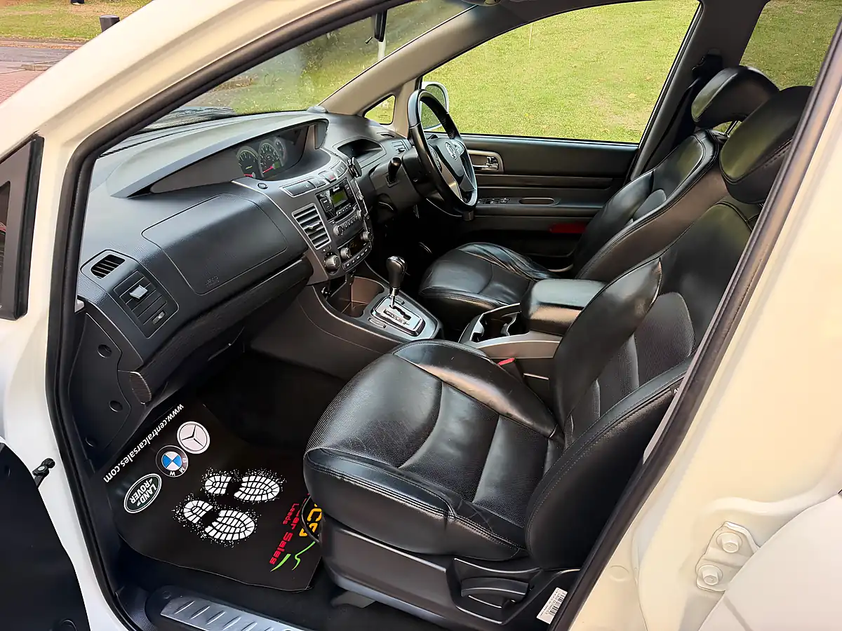 Used 2017 Ssangyong Turismo Elx White - Interior and Exterior details 12