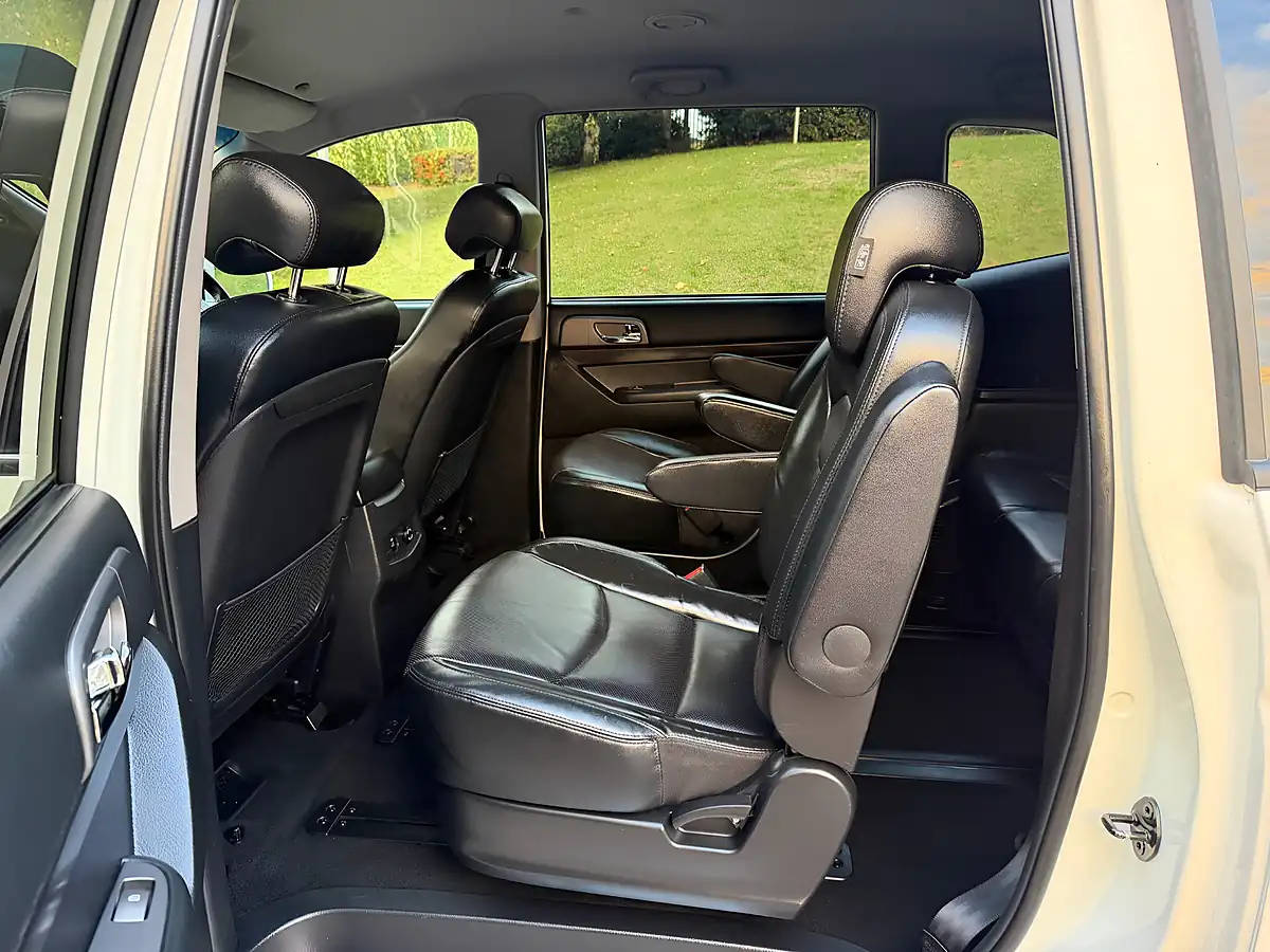Used 2017 Ssangyong Turismo Elx White - Interior and Exterior details 13