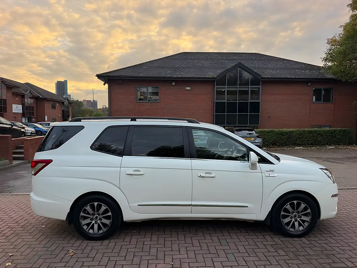 Used 2017 Ssangyong Turismo Elx White - Interior and Exterior details 7