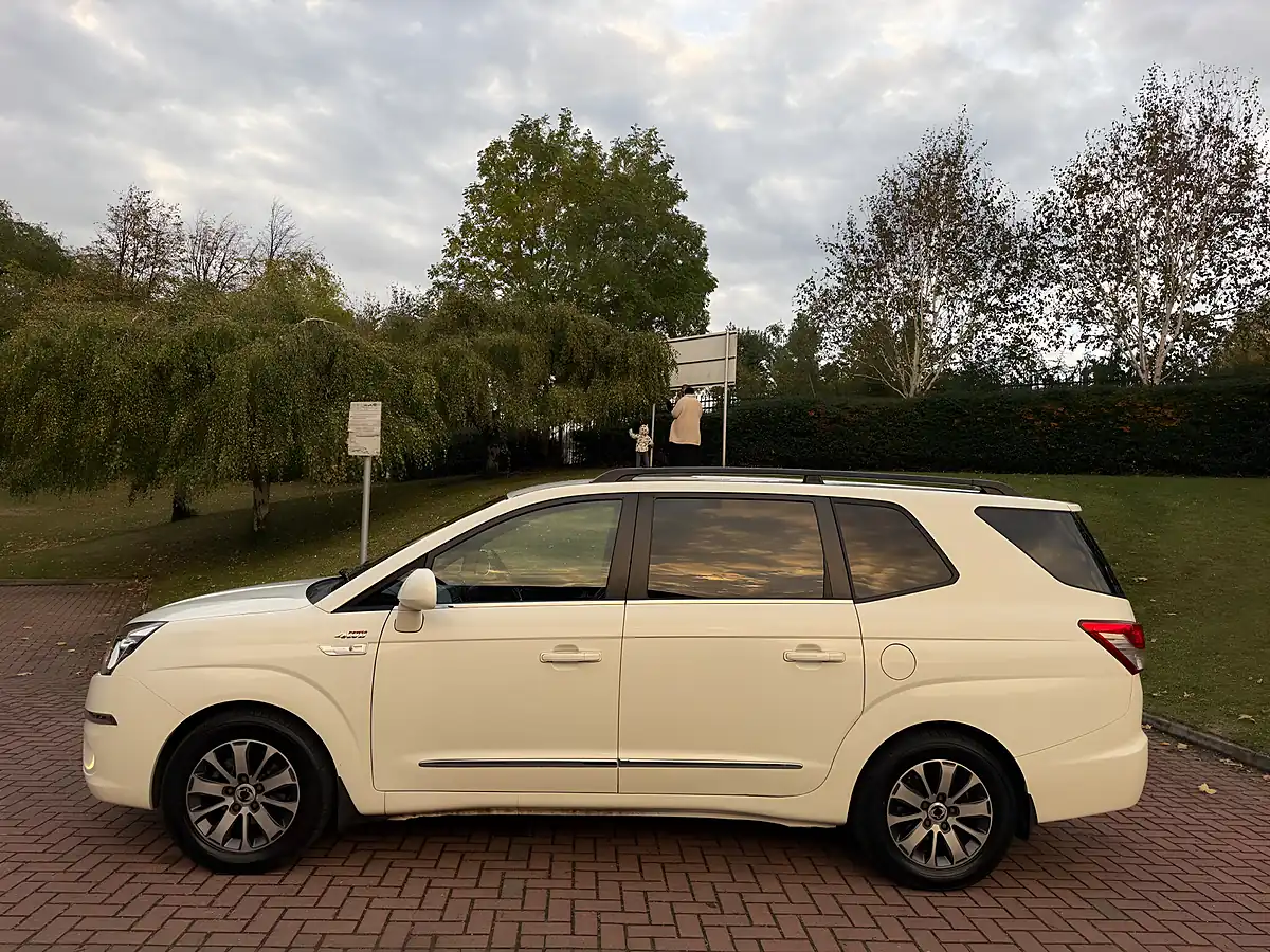 Used 2017 Ssangyong Turismo Elx White - Interior and Exterior details 8