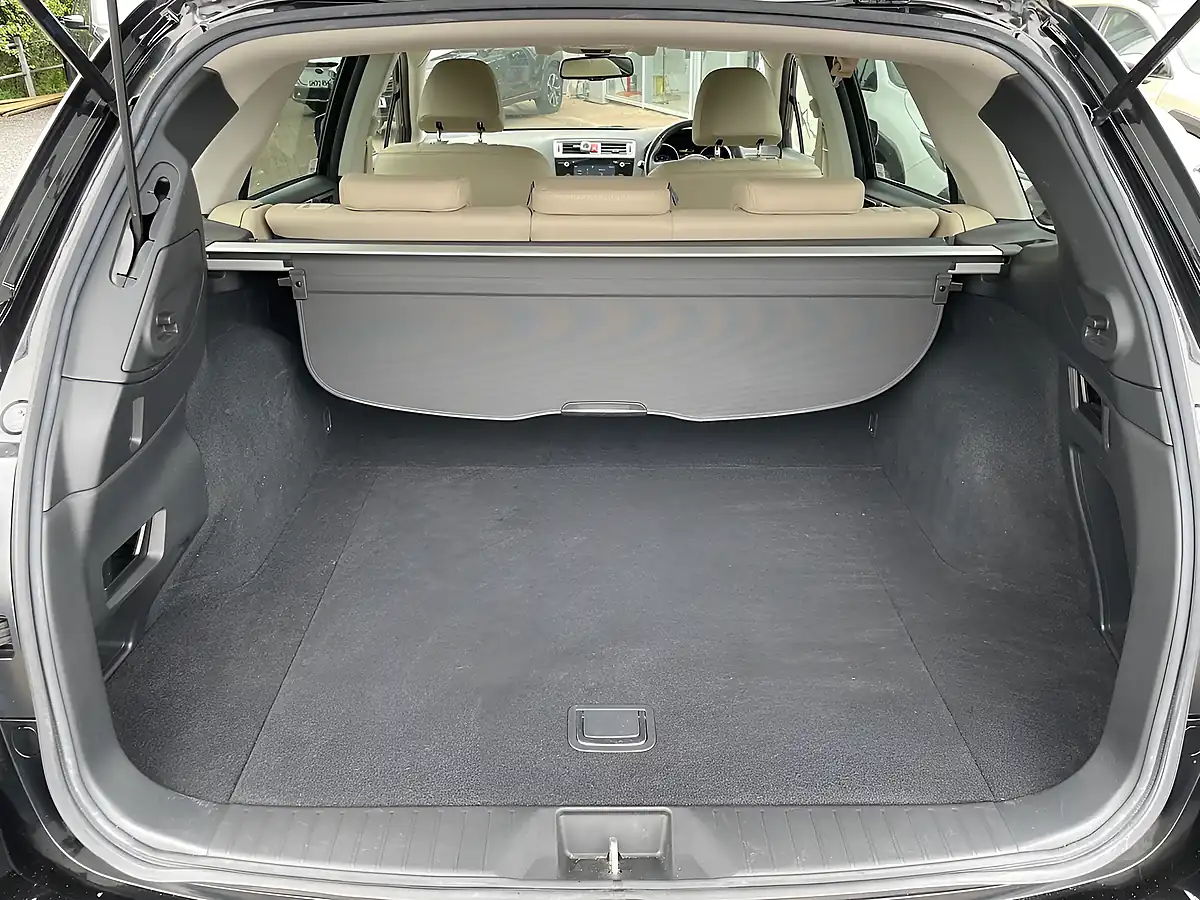 Used 2017 Subaru Outback Se Premium Black - Interior and Exterior details 5