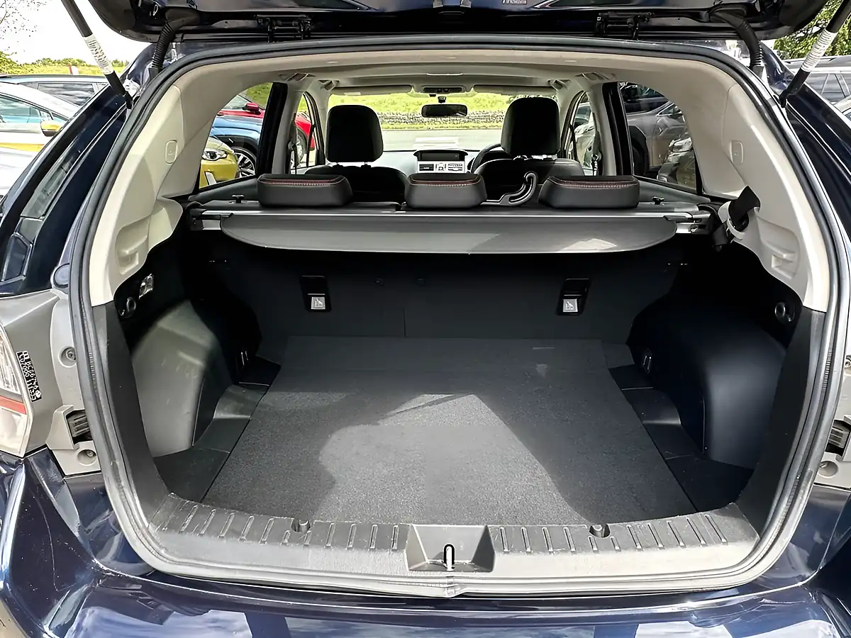 Used 2017 Subaru Xv Se Premium Blue - Interior and Exterior details 13