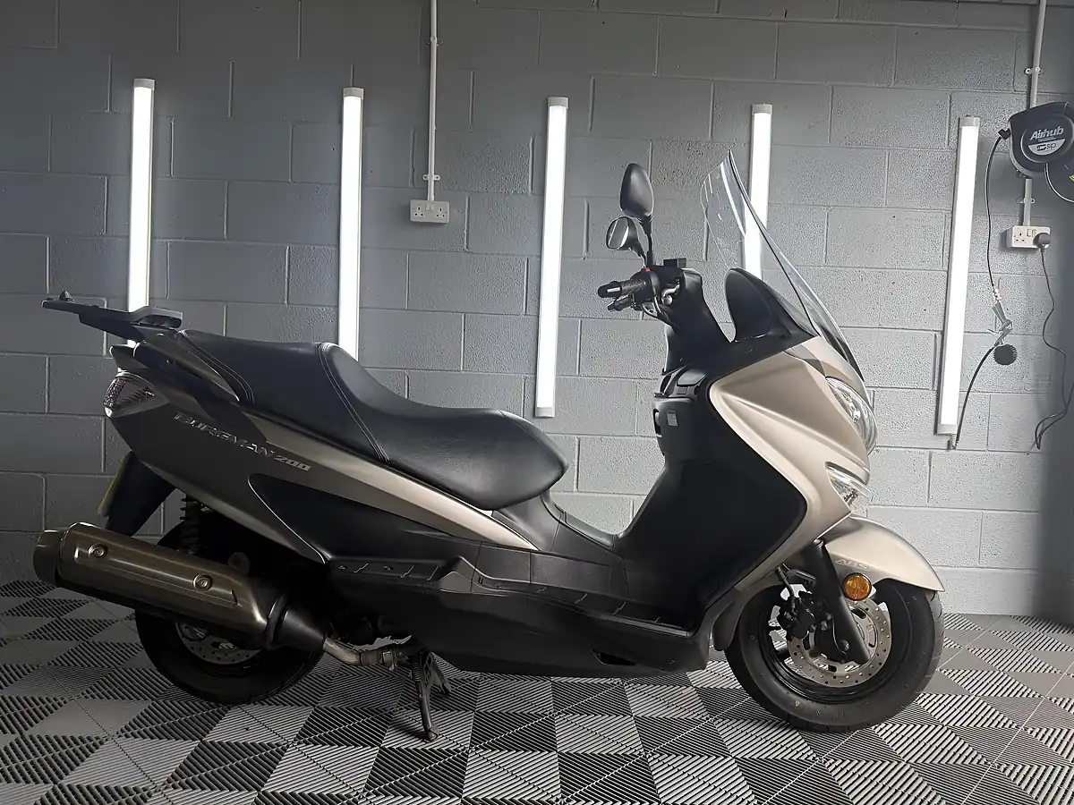 Used 2017 Suzuki Burgman 200 Silver - Front View