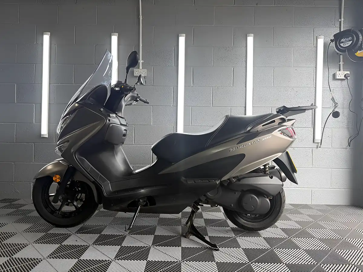 Used 2017 Suzuki Burgman 200 Silver - Interior and Exterior details 10