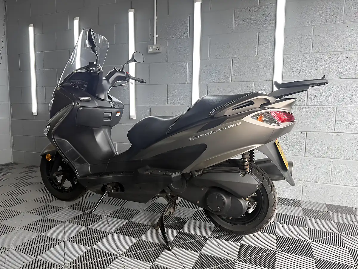 Used 2017 Suzuki Burgman 200 Silver - Interior and Exterior details 12