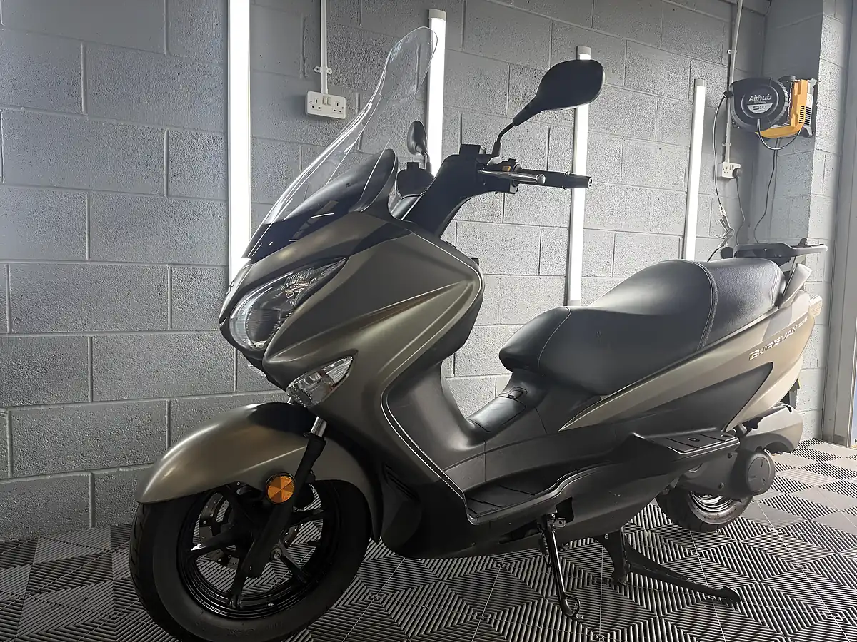 Used 2017 Suzuki Burgman 200 Silver - Interior and Exterior details 14