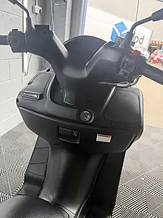 Used 2017 Suzuki Burgman 200 Silver - Interior and Exterior details 5