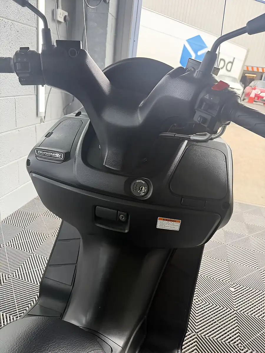 Used 2017 Suzuki Burgman 200 Silver - Interior and Exterior details 5