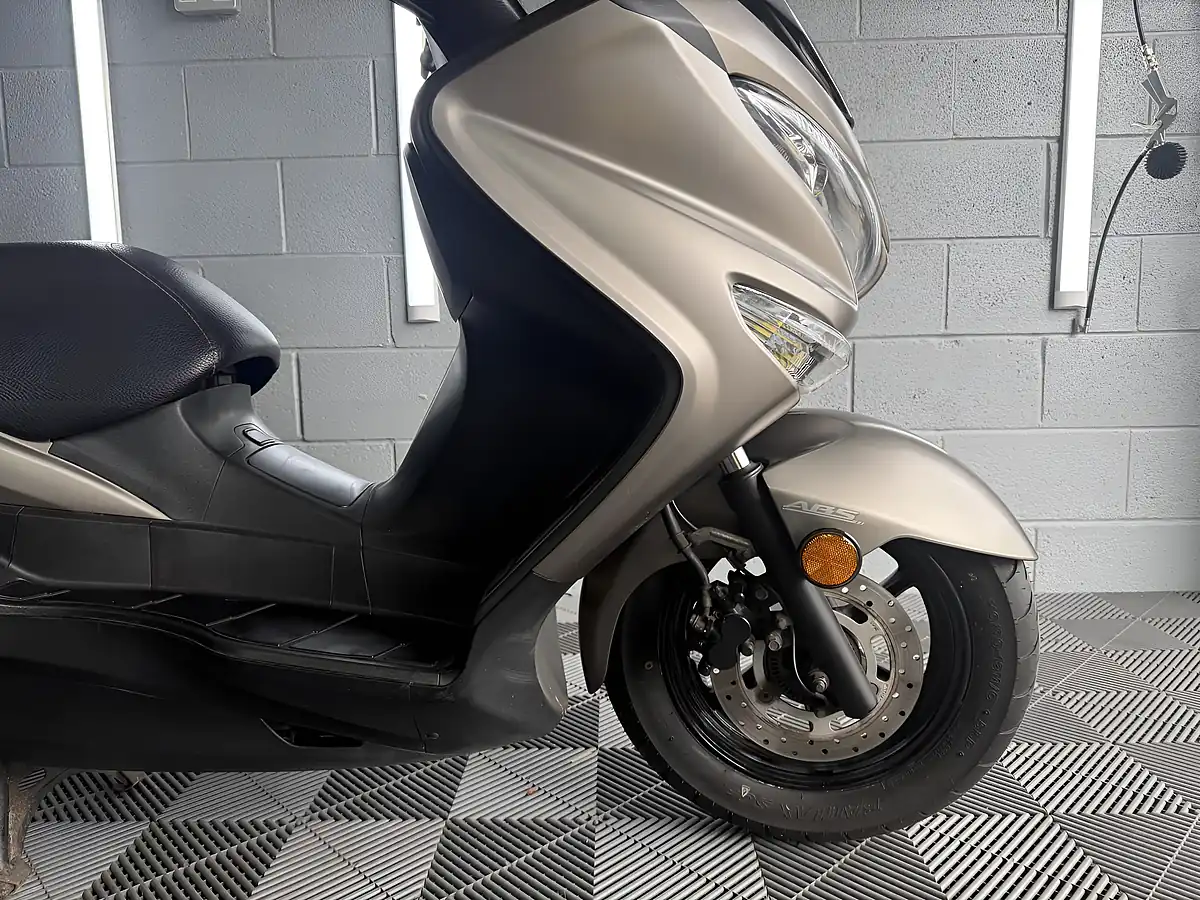 Used 2017 Suzuki Burgman 200 Silver - Interior and Exterior details 9