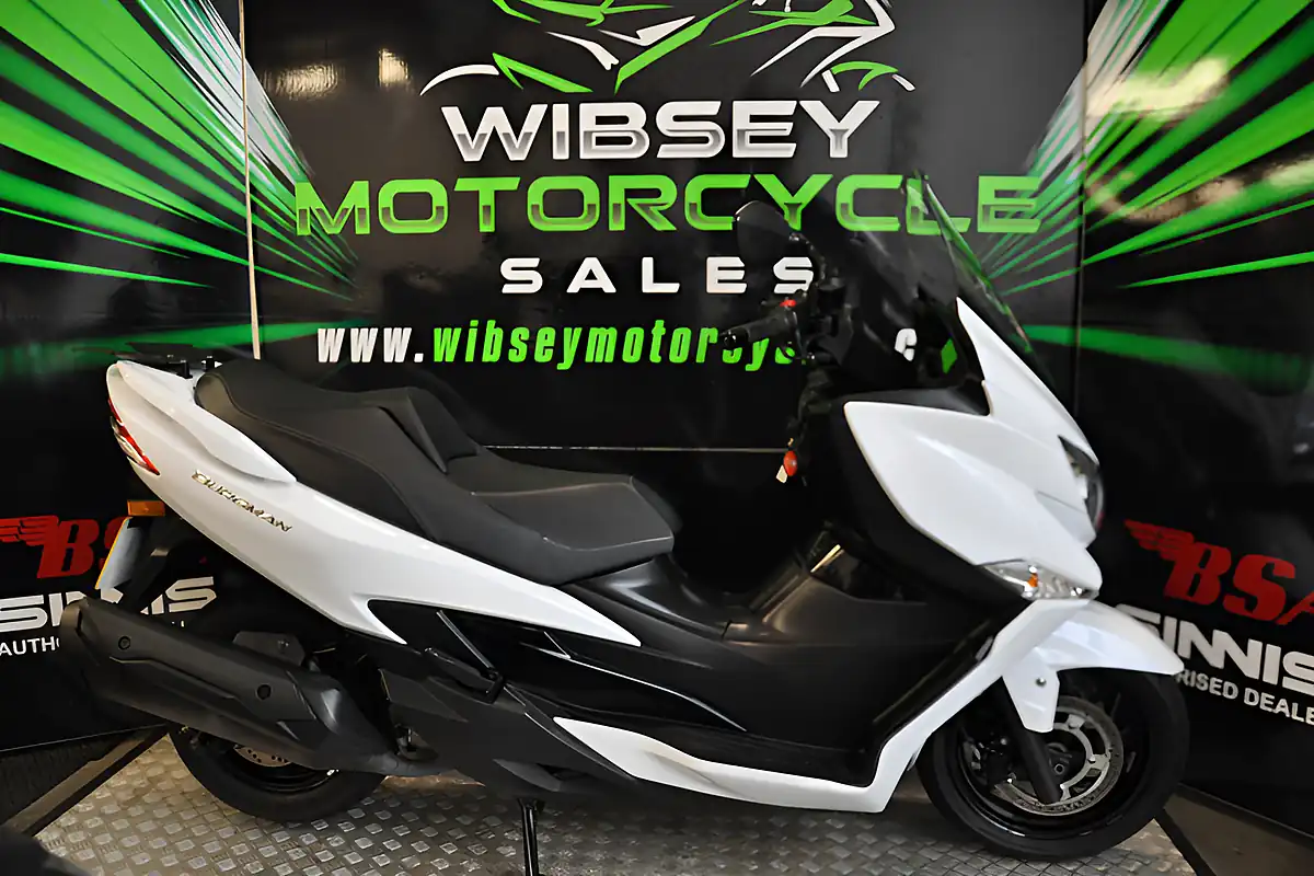 Used 2017 Suzuki Burgman 400 White - Front View