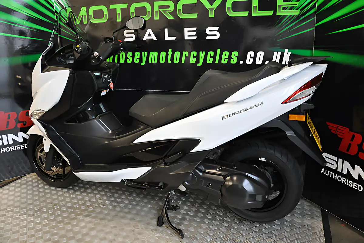 Used 2017 Suzuki Burgman 400 White - Interior and Exterior details 10