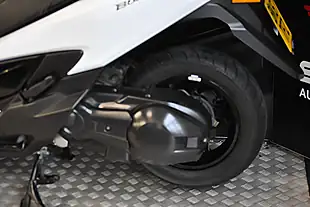 Used 2017 Suzuki Burgman 400 White - Interior and Exterior details 11