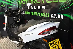 Used 2017 Suzuki Burgman 400 White - Interior and Exterior details 12