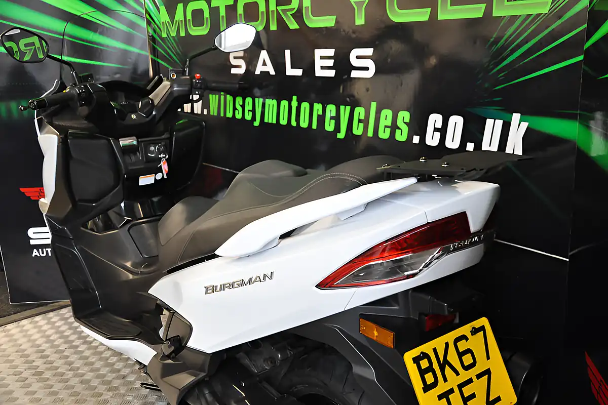Used 2017 Suzuki Burgman 400 White - Interior and Exterior details 12