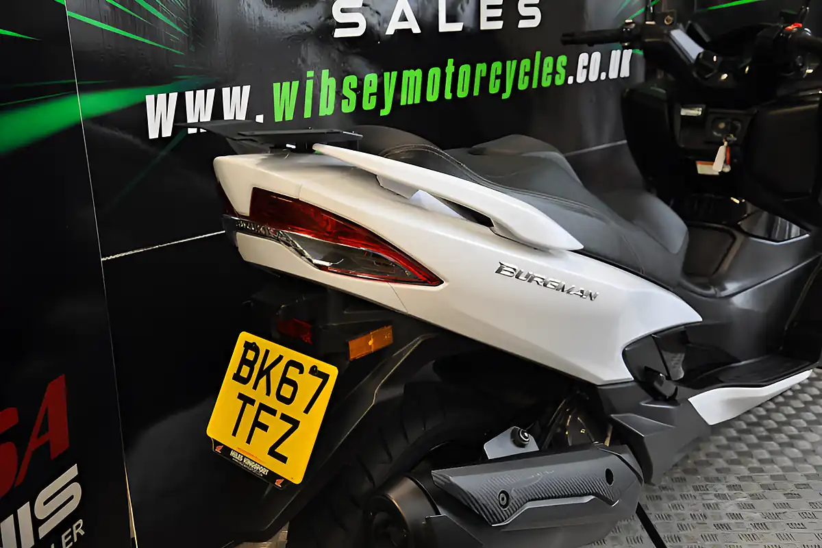 Used 2017 Suzuki Burgman 400 White - Interior and Exterior details 13