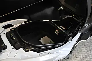 Used 2017 Suzuki Burgman 400 White - Interior and Exterior details 18