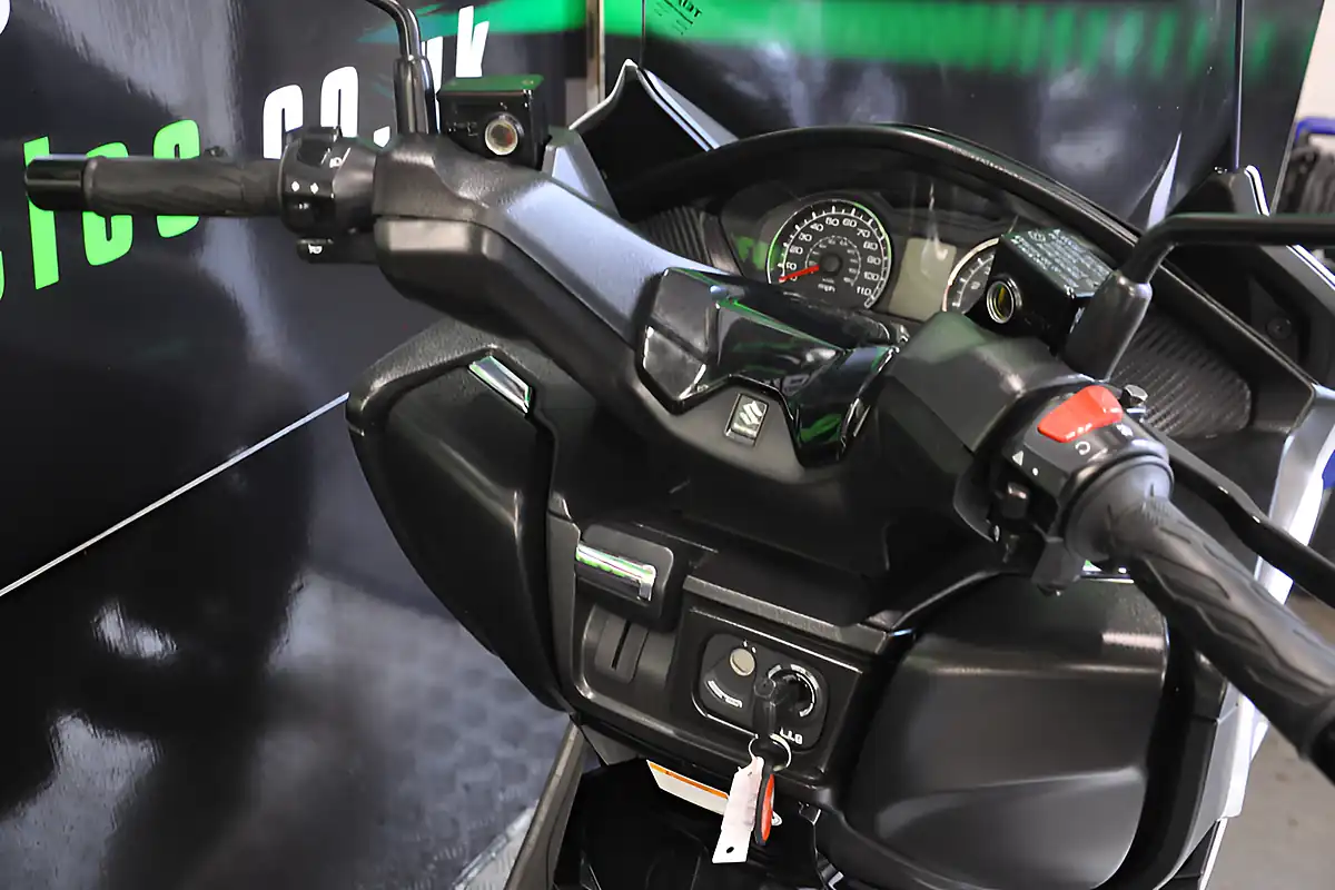 Used 2017 Suzuki Burgman 400 White - Interior and Exterior details 19
