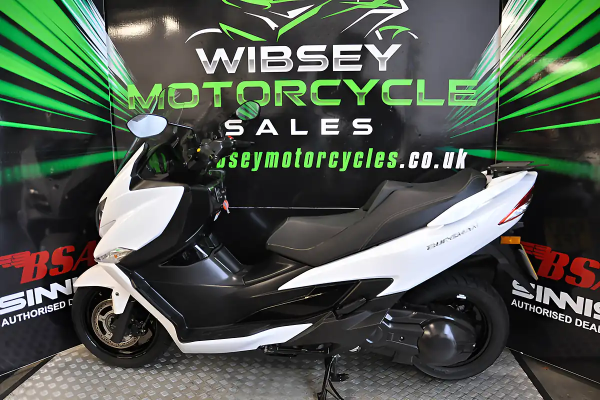 Used 2017 Suzuki Burgman 400 White - Interior and Exterior details 3