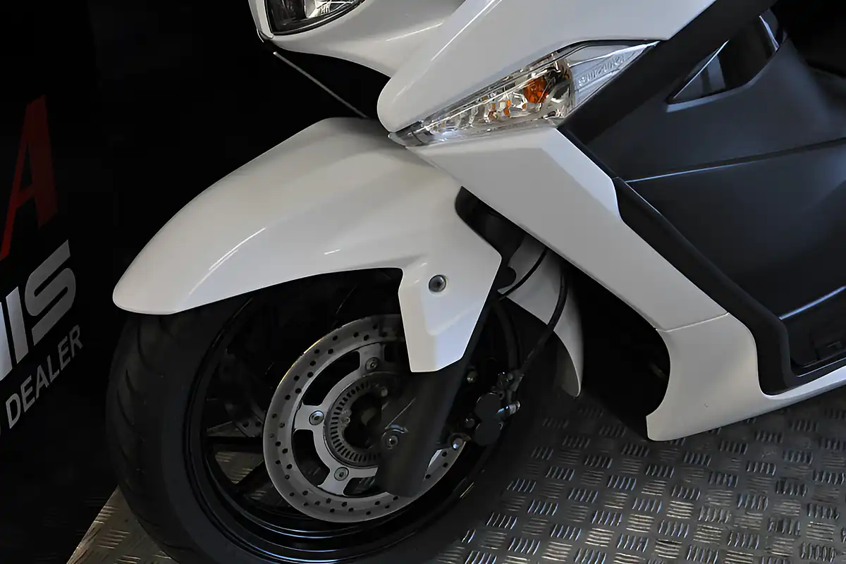 Used 2017 Suzuki Burgman 400 White - Interior and Exterior details 4