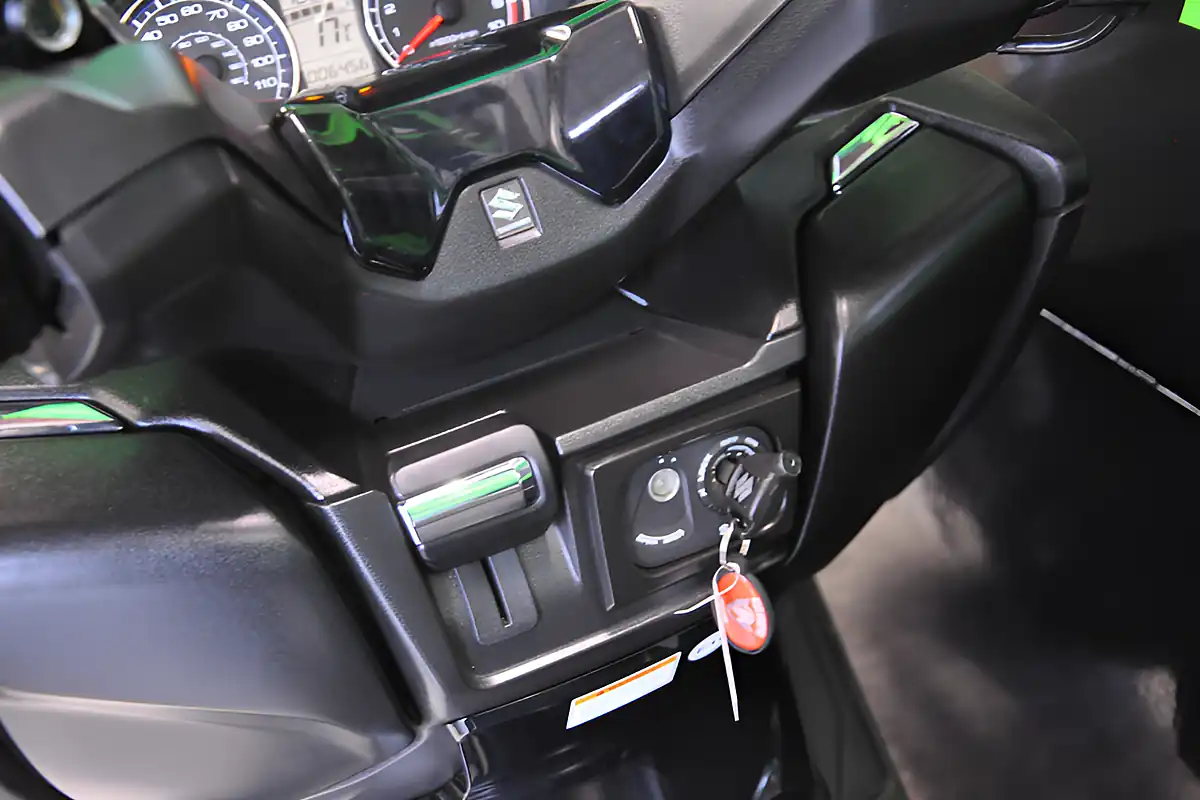 Used 2017 Suzuki Burgman 400 White - Interior and Exterior details 7