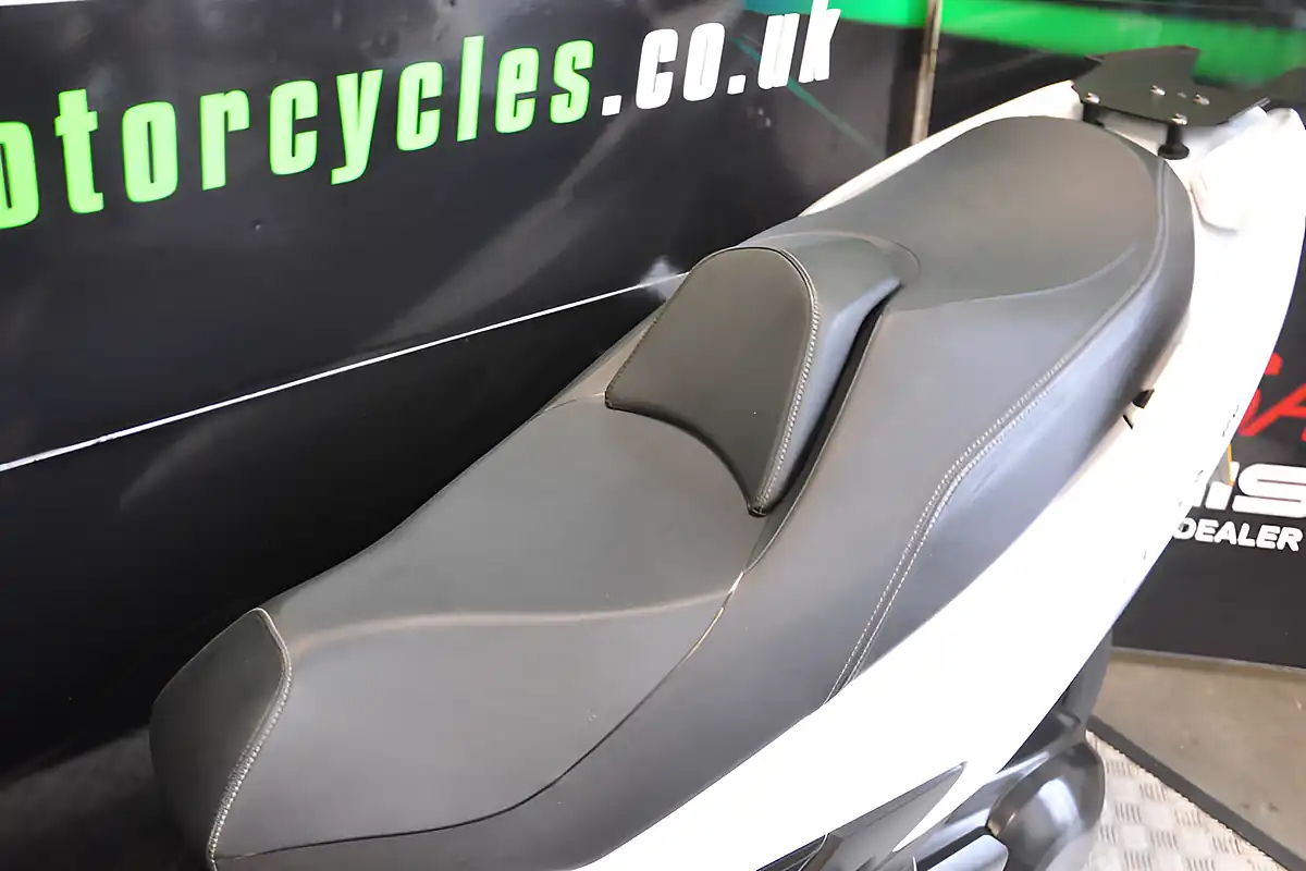Used 2017 Suzuki Burgman 400 White - Interior and Exterior details 8