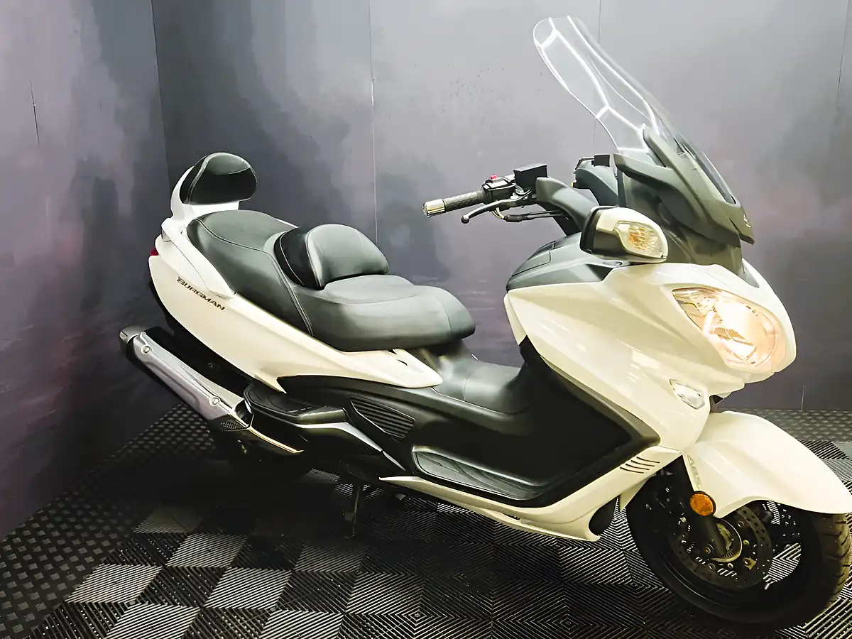 Used 2017 Suzuki Burgman an 650 Executive White - Interior and Exterior details 16